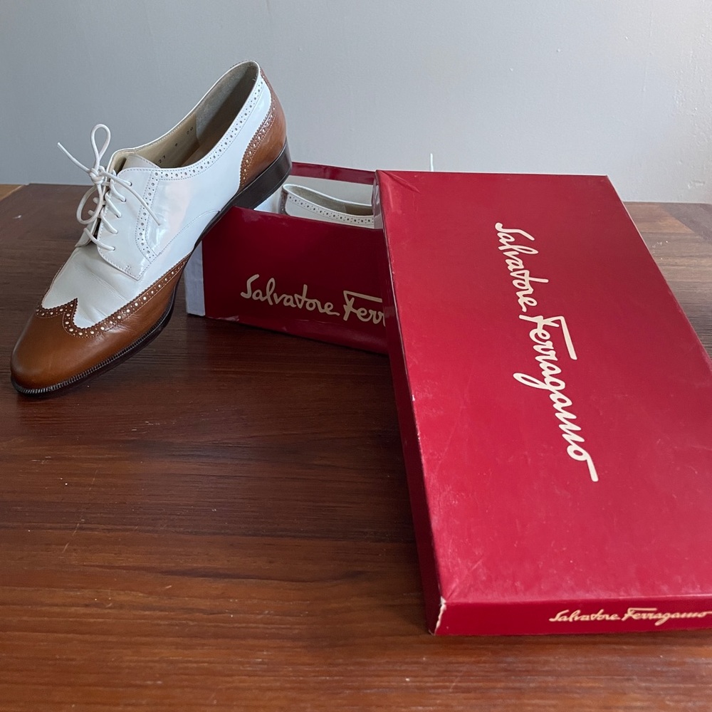 Ferragamo two tone wingtip shoes